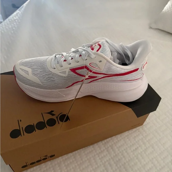 Diadora Nucleo 2 White and Red Athletic Shoes - Picture 2 of 6